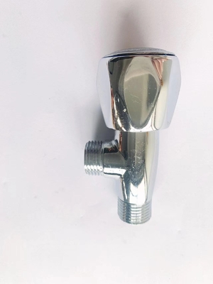 Λουτρών συναρμολογήσεων νερού 1/2inch που καλύπτεται χρώμιο βαλβίδων γωνίας ορείχαλκου κρύου